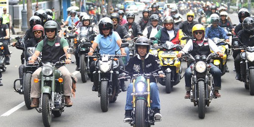 Pak Jokowi Naik Motor Custom