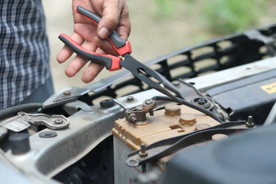 Adakah boleh memperbaiki bateri kereta yang rosak